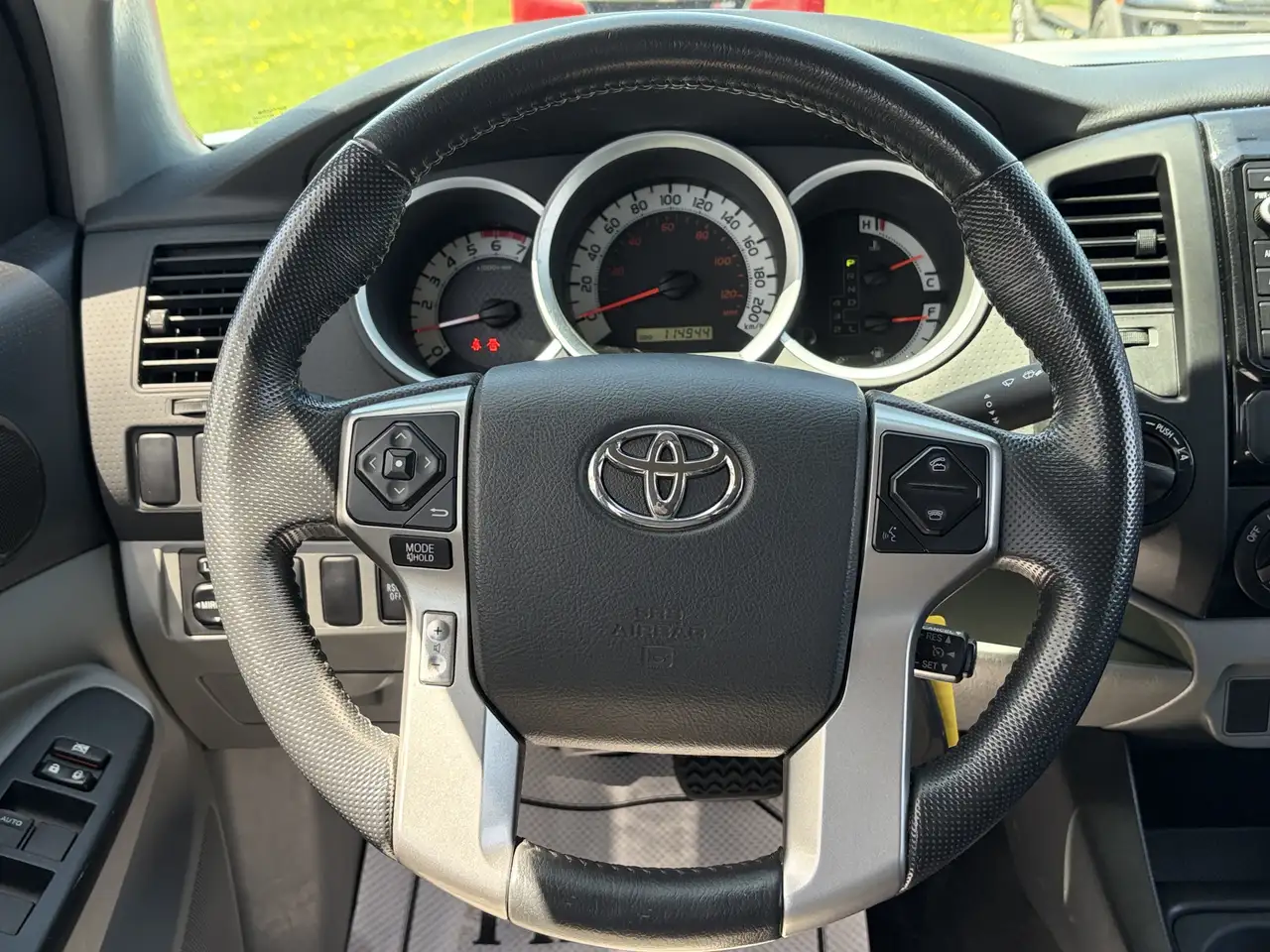 Toyota Tacoma снимка Toyota Tacoma