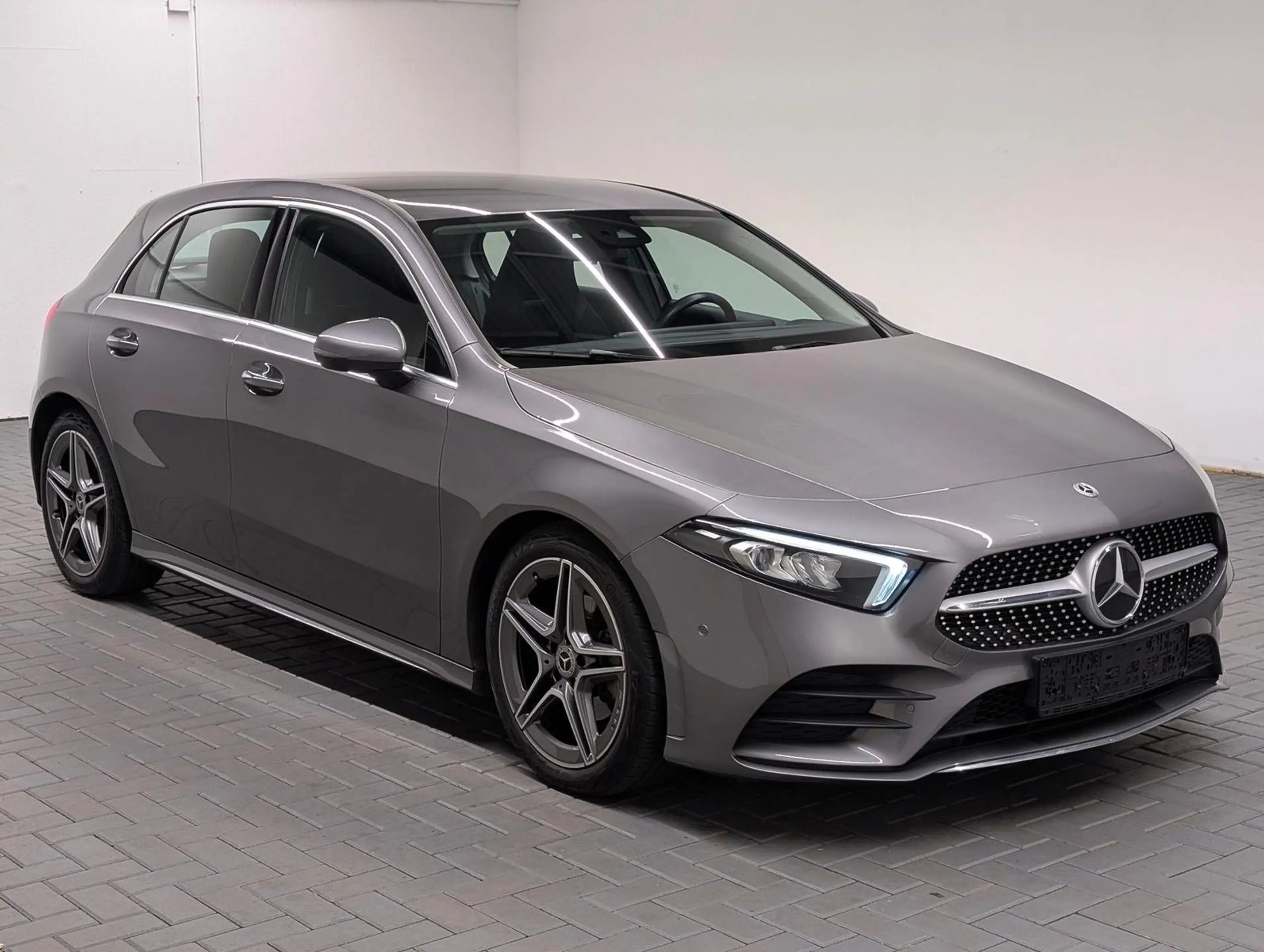 Mercedes-Benz A 180 d AMG-Line LED/Navi/SHZ/PDC/Tempom./18-LM — photo 6