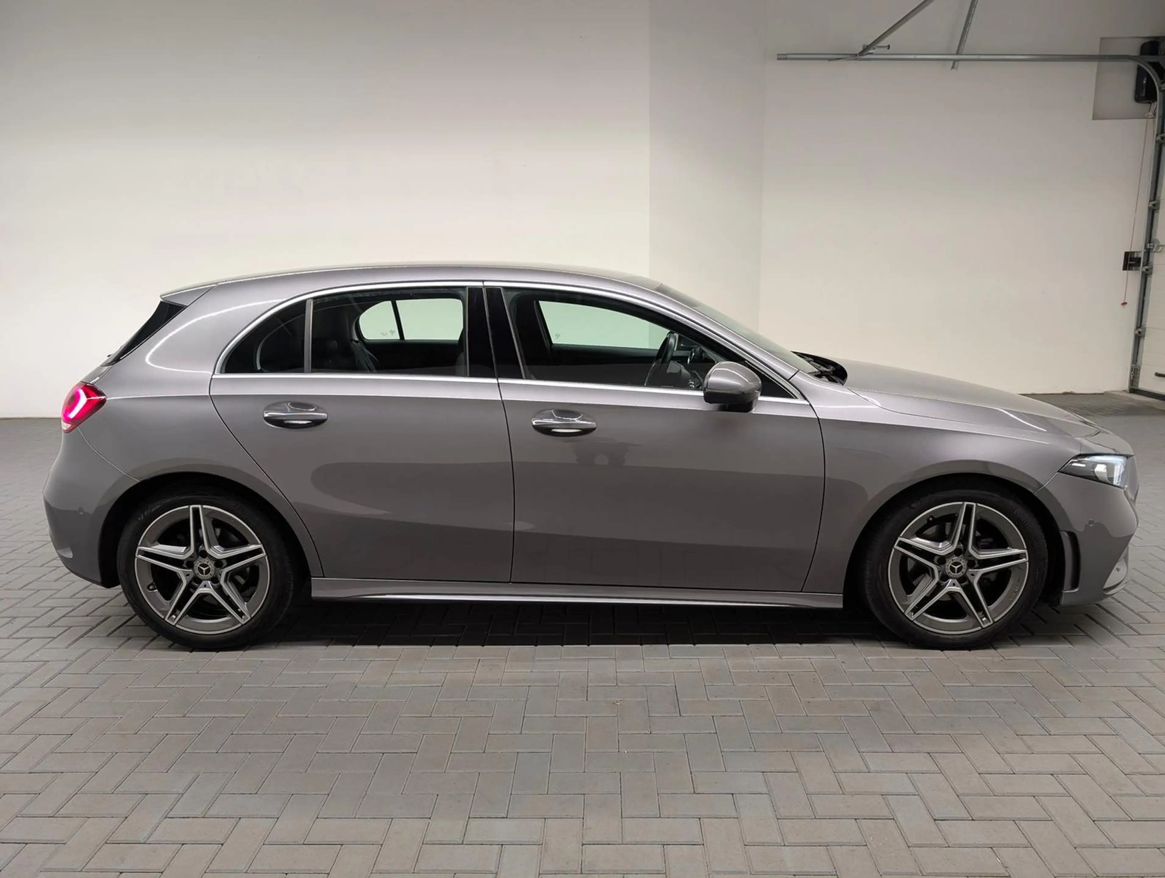 Mercedes-Benz A 180 d AMG-Line LED/Navi/SHZ/PDC/Tempom./18-LM — photo 5
