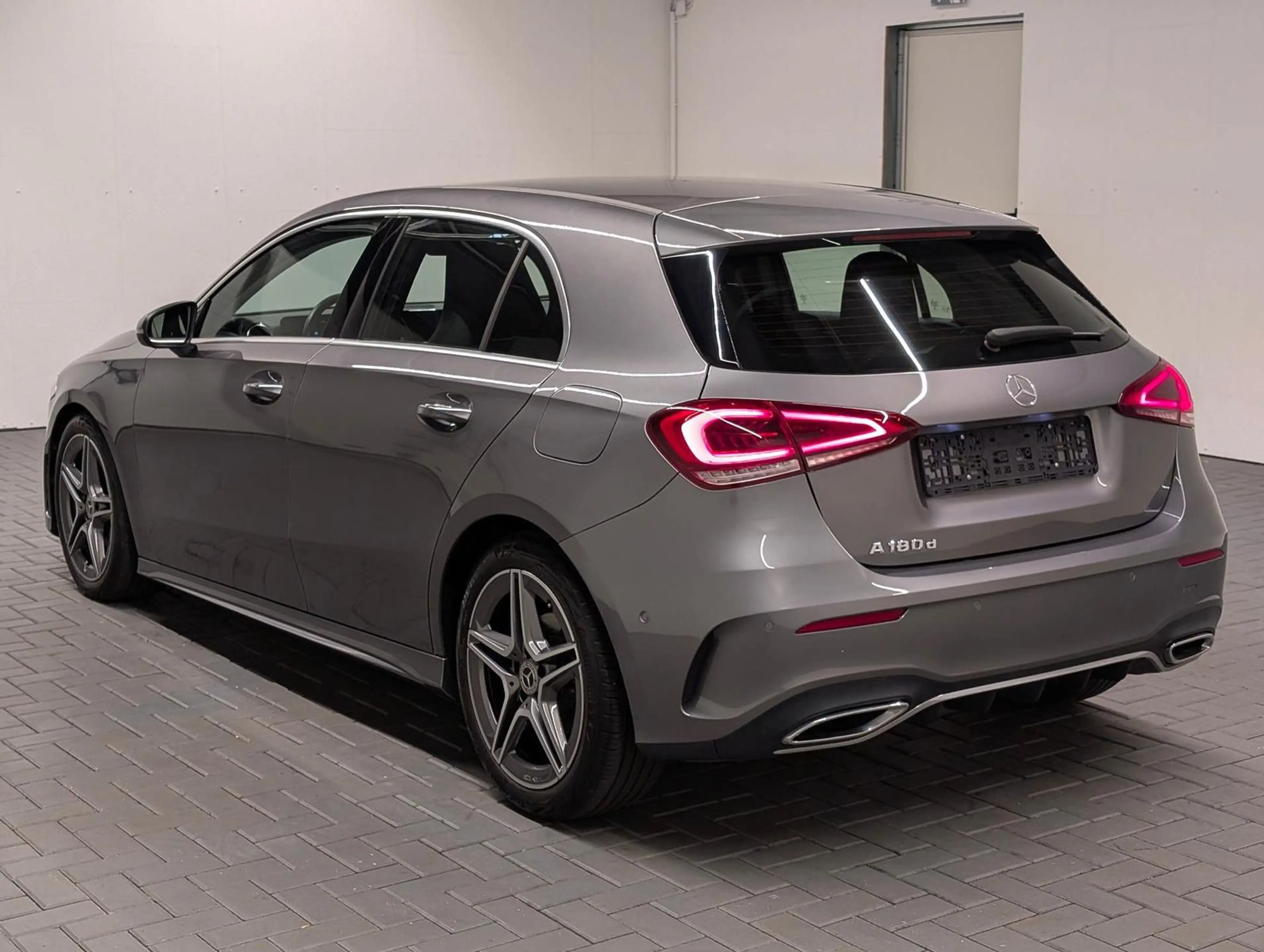 Mercedes-Benz A 180 d AMG-Line LED/Navi/SHZ/PDC/Tempom./18-LM — photo 3