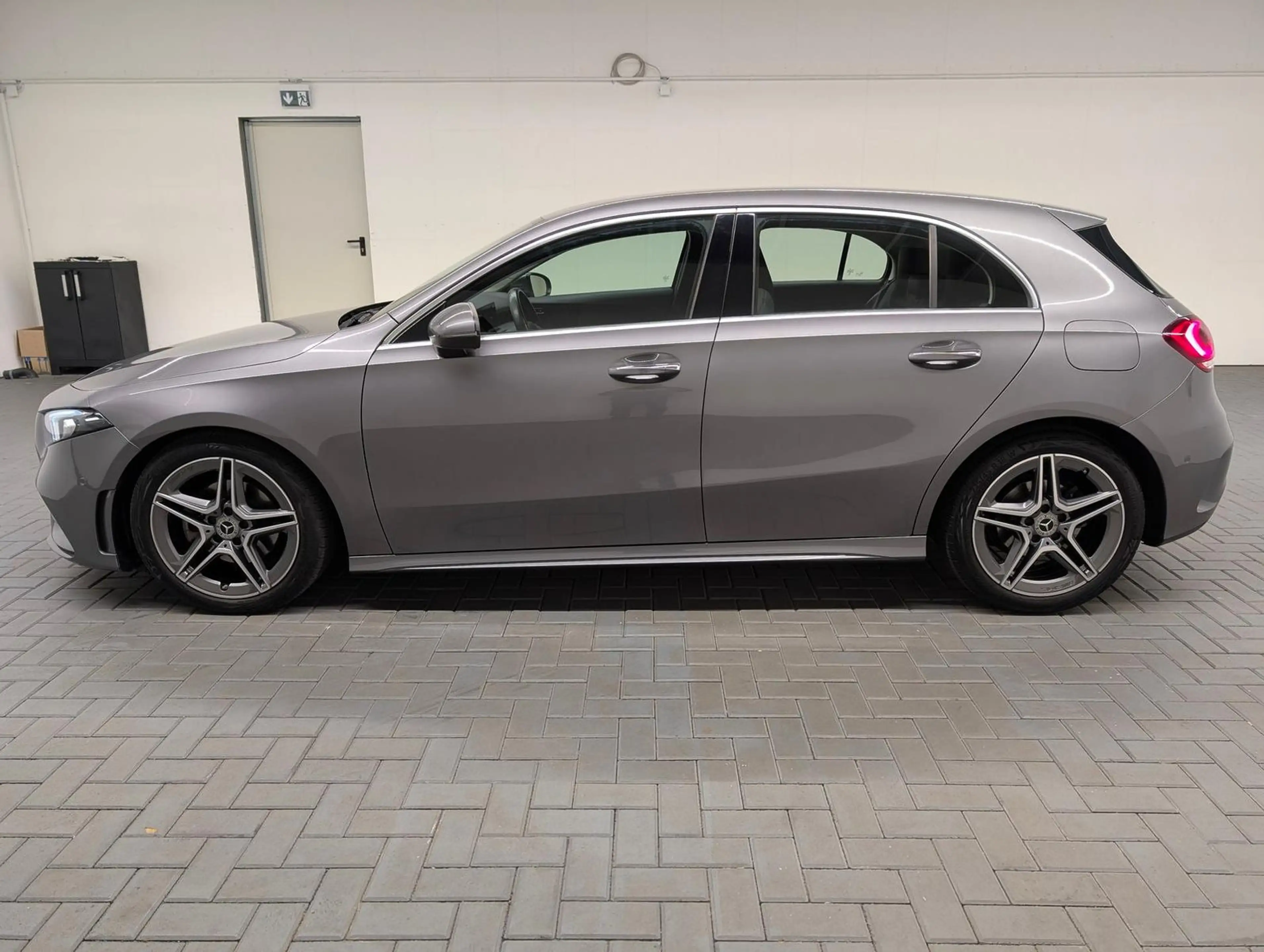 Mercedes-Benz A 180 d AMG-Line LED/Navi/SHZ/PDC/Tempom./18-LM — photo 2