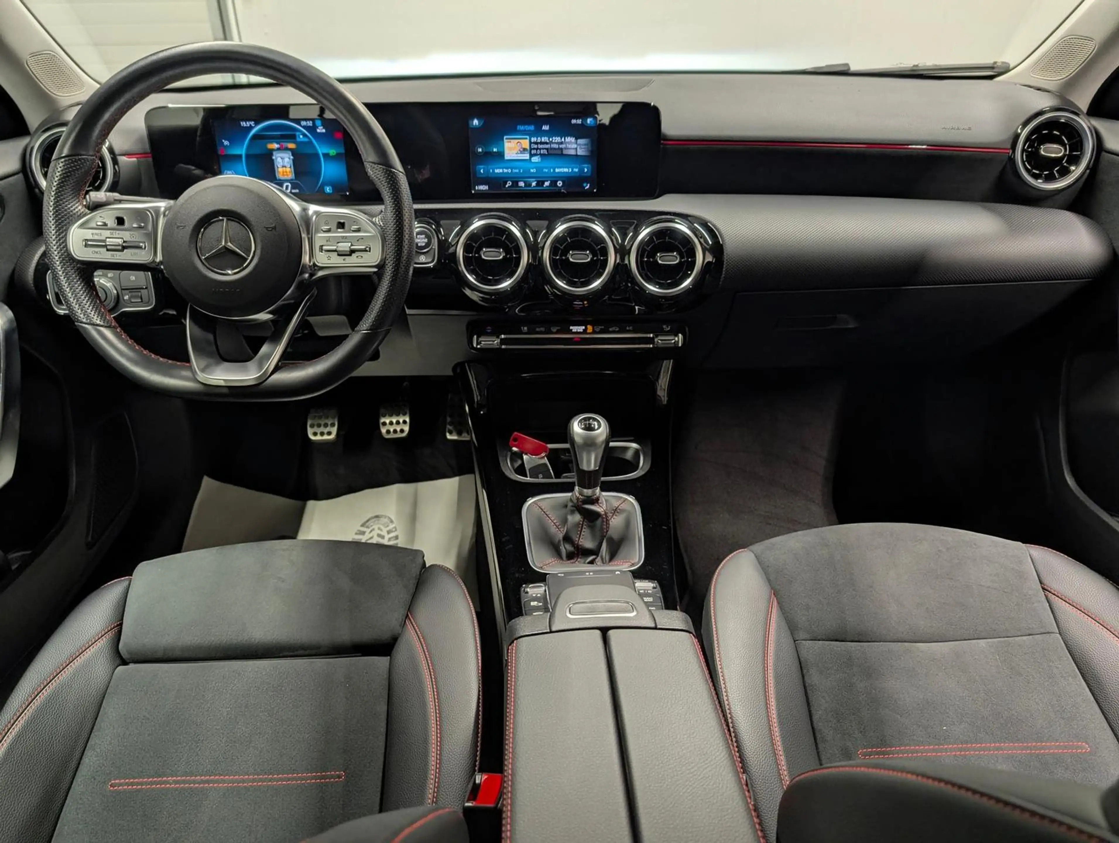 Mercedes-Benz A 180 d AMG-Line LED/Navi/SHZ/PDC/Tempom./18-LM — photo 12