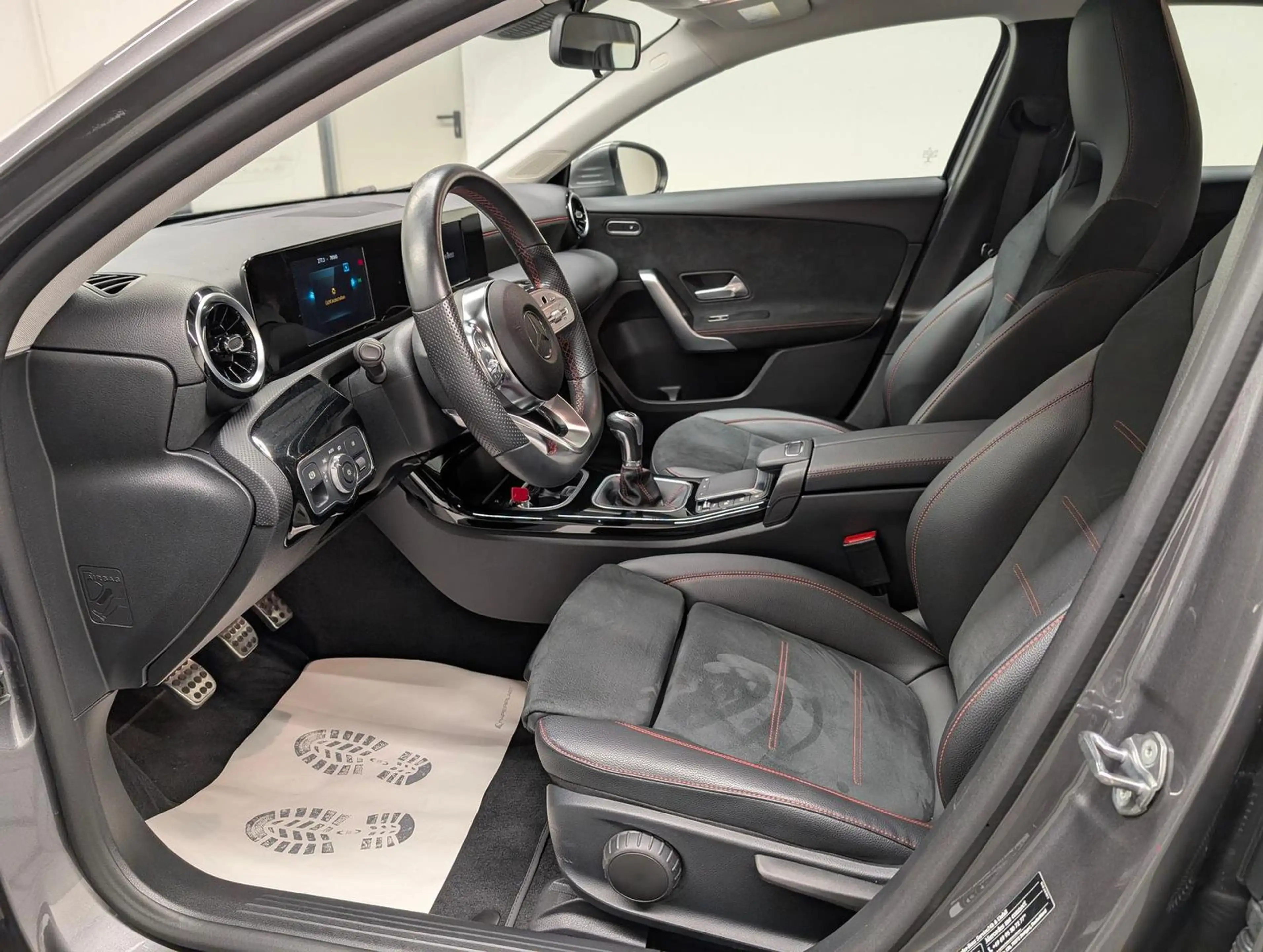 Mercedes-Benz A 180 d AMG-Line LED/Navi/SHZ/PDC/Tempom./18-LM — photo 9