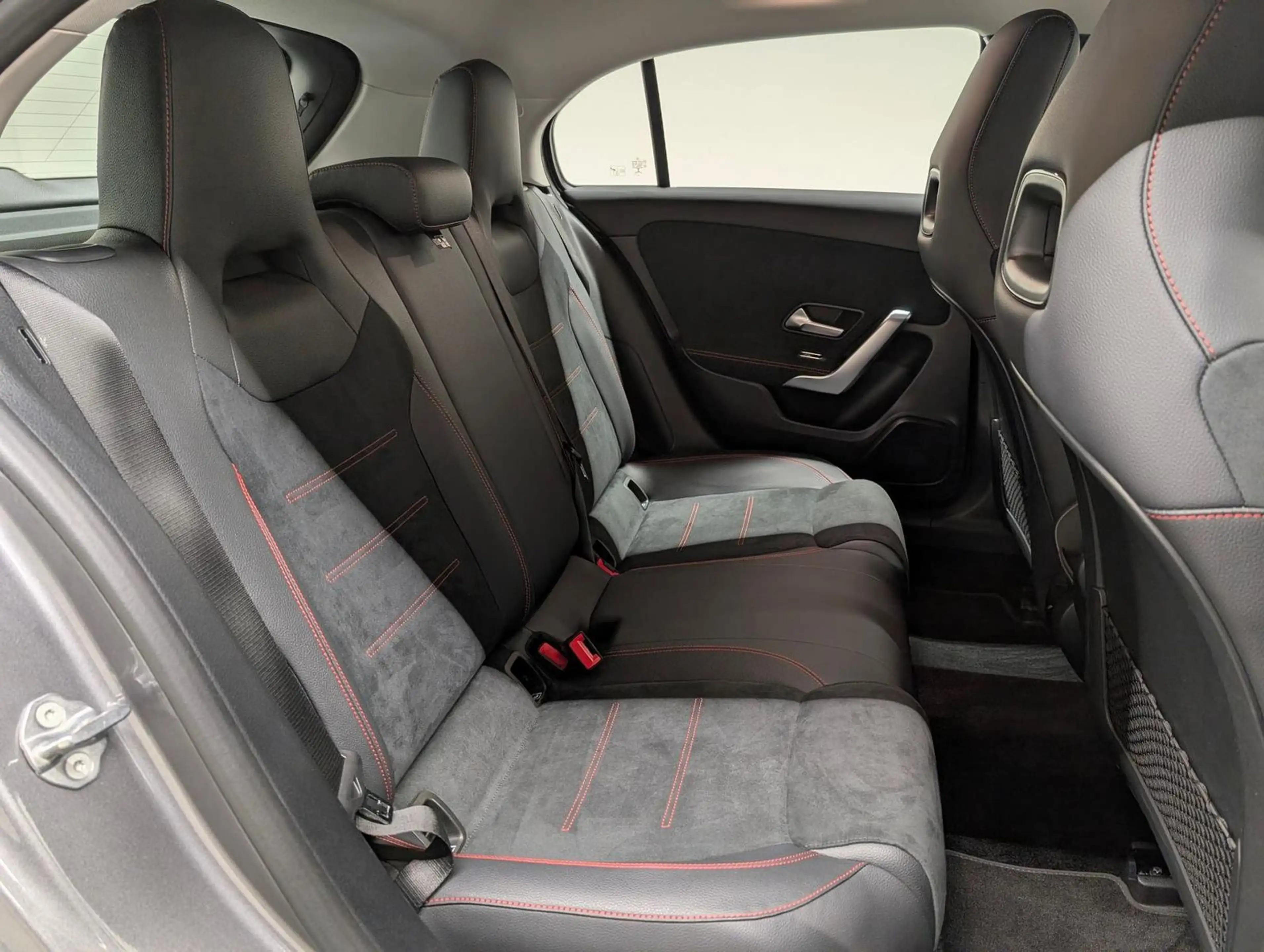 Mercedes-Benz A 180 d AMG-Line LED/Navi/SHZ/PDC/Tempom./18-LM — photo 11