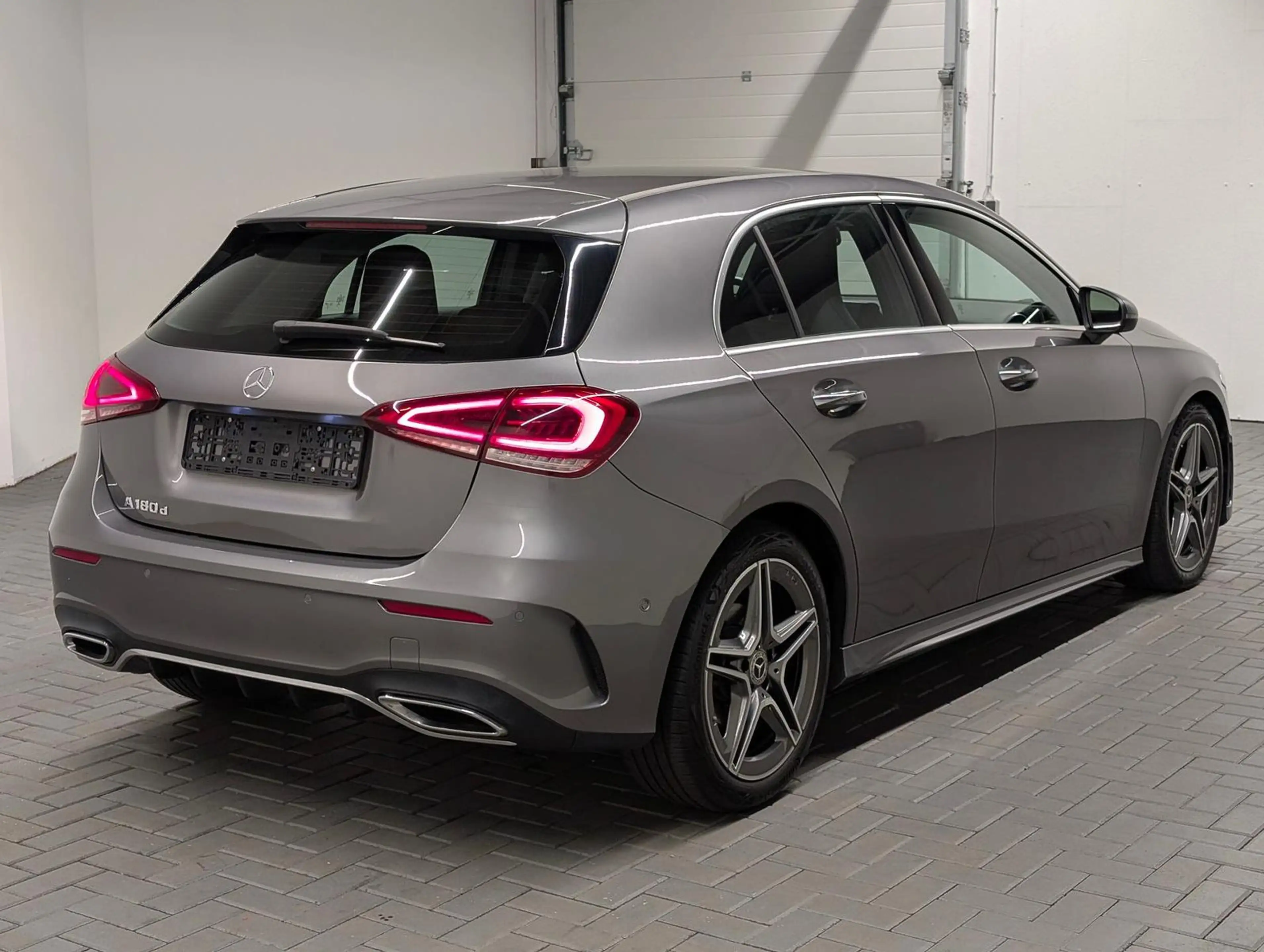 Mercedes-Benz A 180 d AMG-Line LED/Navi/SHZ/PDC/Tempom./18-LM — photo 4