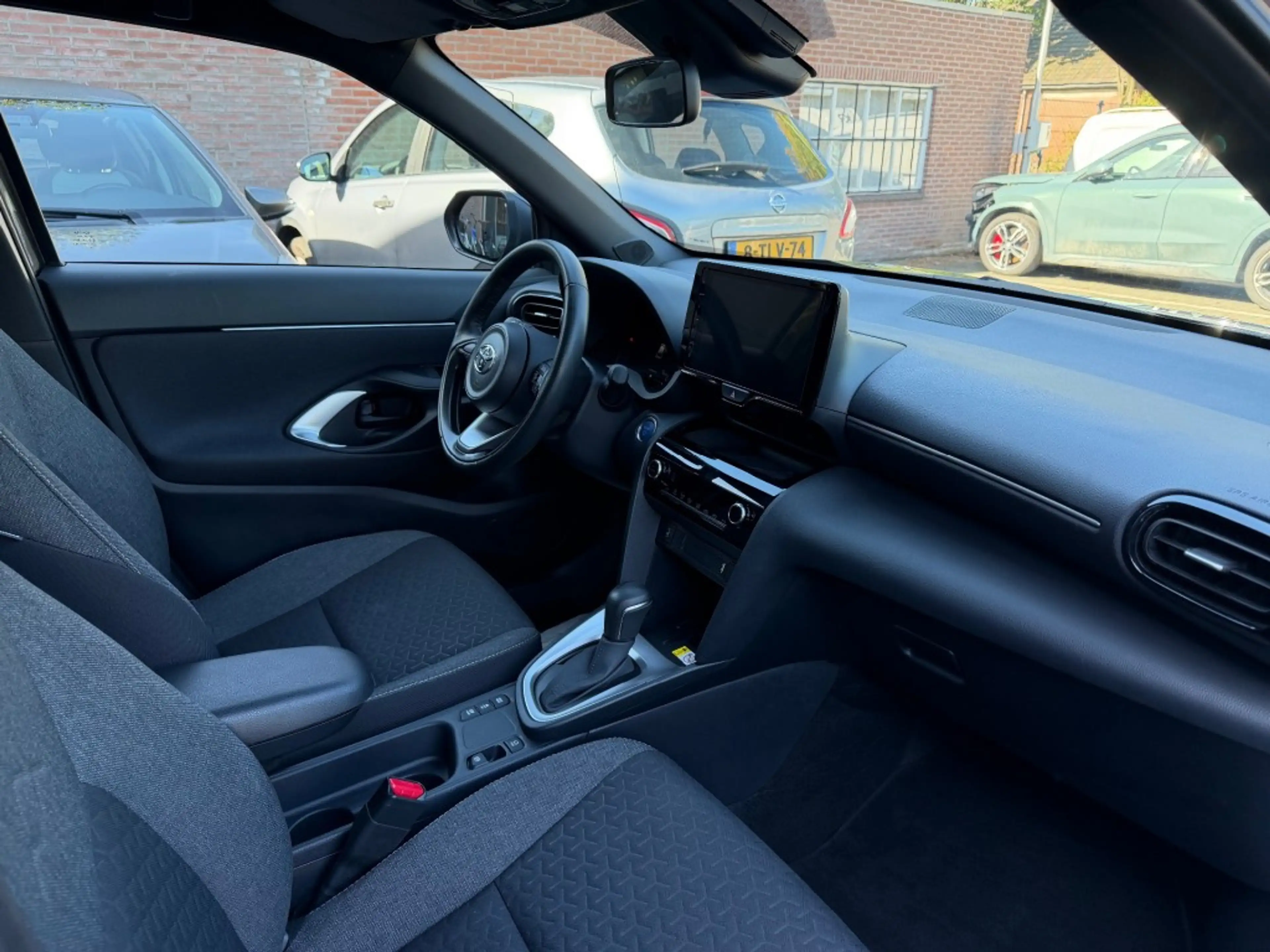 Toyota Yaris Cross 1.5 HYBRID DYNAMIC AUTOMAAT / NAVI / CAMERA / ADAP — photo 2