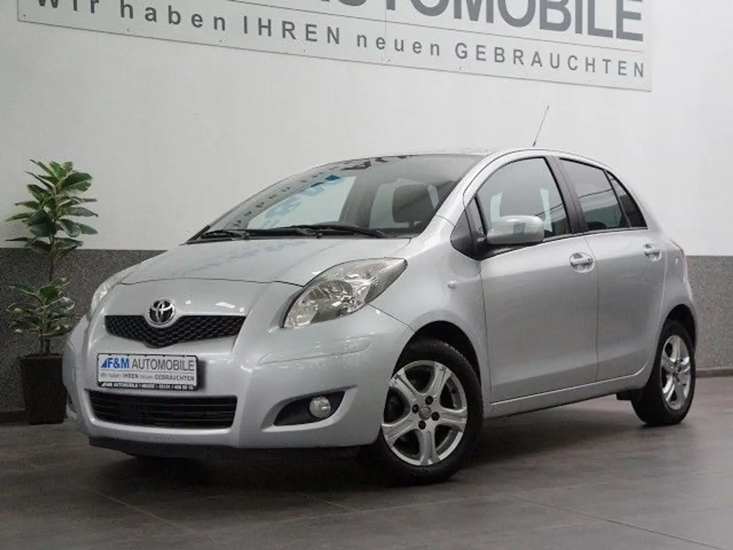 Toyota Yaris 1,33-l-Dual-VVT-i EditionAut.Klimaaut PDC Argent - 2