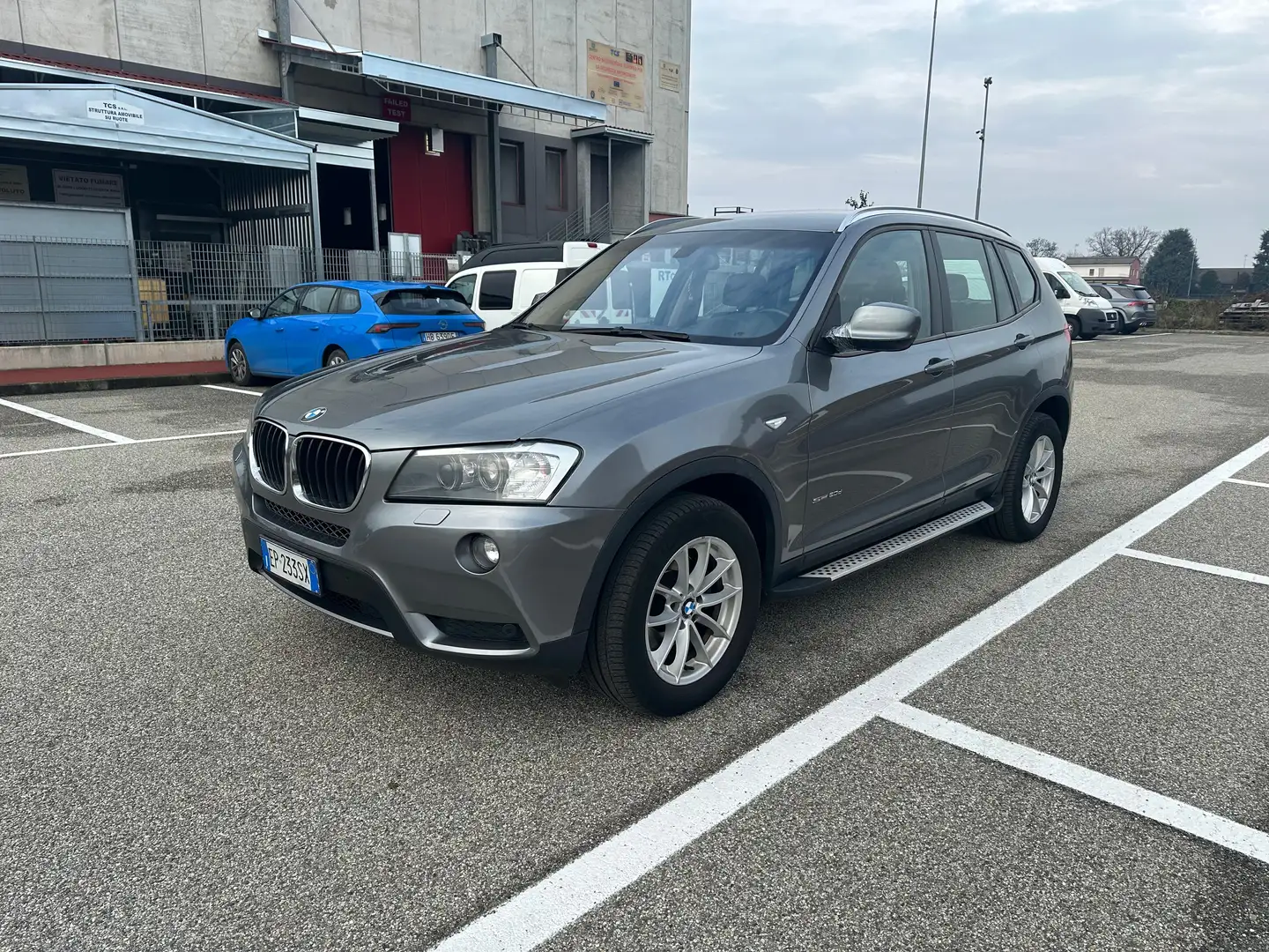 BMW X3 X3 F25 sdrive18d Futura Grijs - 2