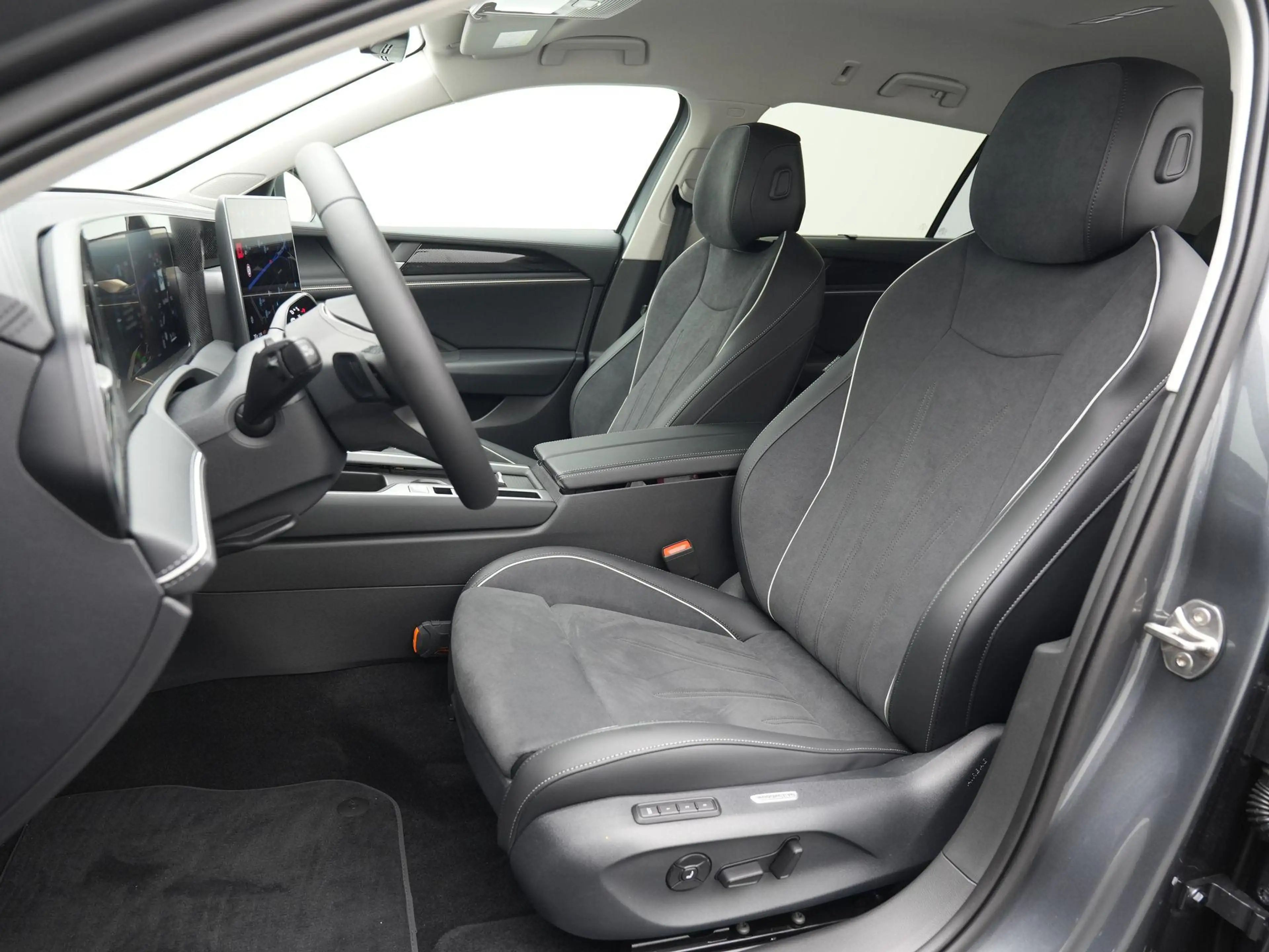 Volkswagen Passat Variant 1.5 eHybrid 204pk Business | Trekhaak | Elektrisch — photo 3