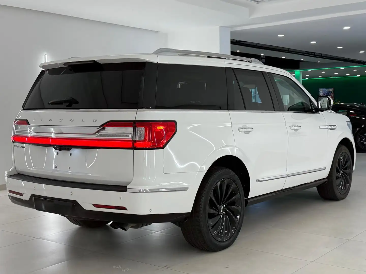 Lincoln Navigator Reserve FULL SPEC. NL KENT. Weiß - 2