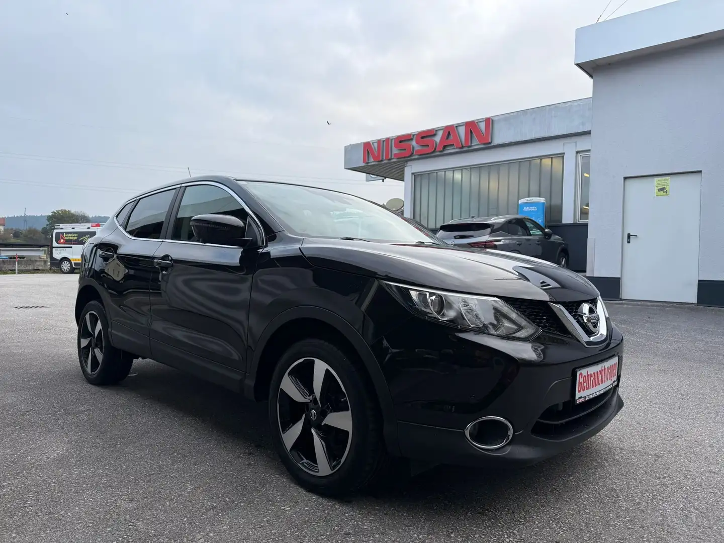Nissan Qashqai Allrad Qashqai 1,6 dCi 360° ALL-MODE 4x4i Schwarz - 2
