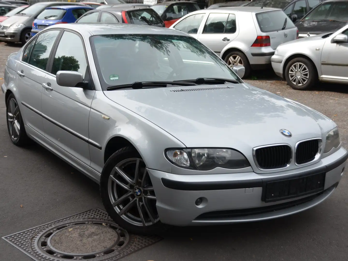 BMW 320 320d Edition Lifestyle Klima / TÜV 02/2026 Grau - 1