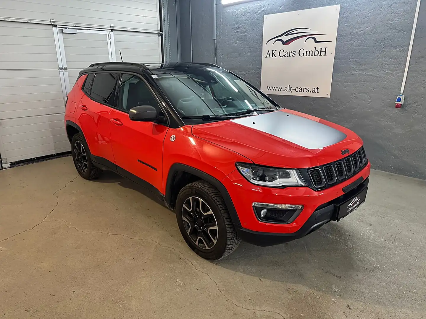 Jeep Compass 2,0 MultiJet AWD Trailhawk Aut.*Panoram*Anhänge... Orange - 1