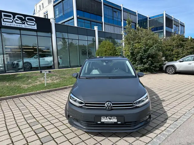 Volkswagen Touran view 9