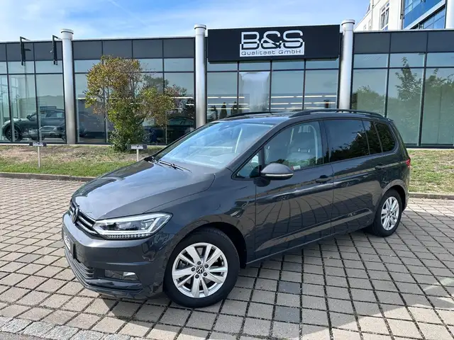 Volkswagen Touran view 4