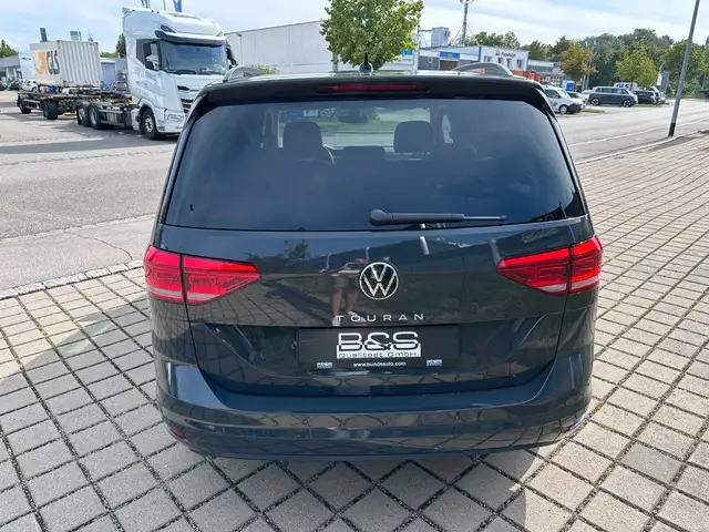 Volkswagen Touran view 6