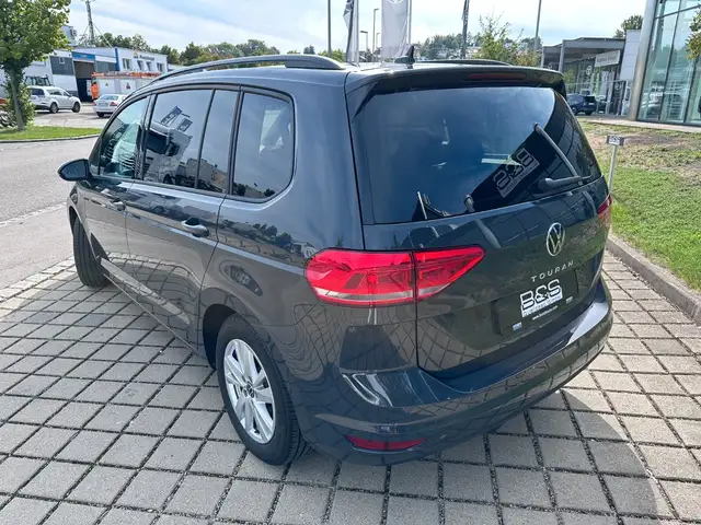 Volkswagen Touran view 5