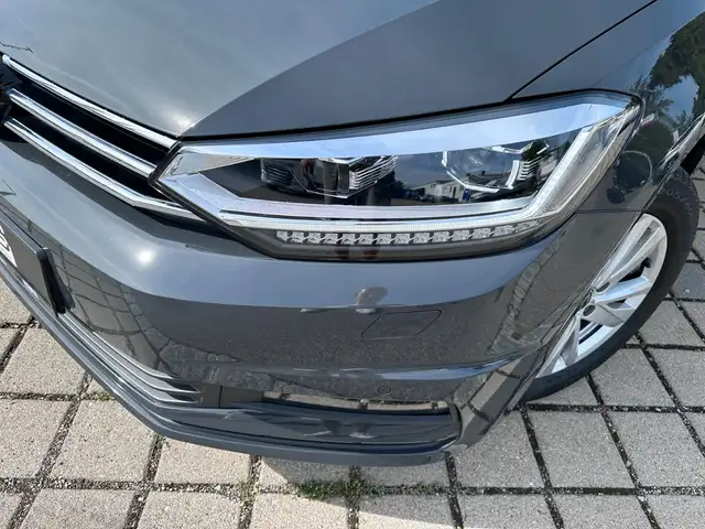 Volkswagen Touran view 10