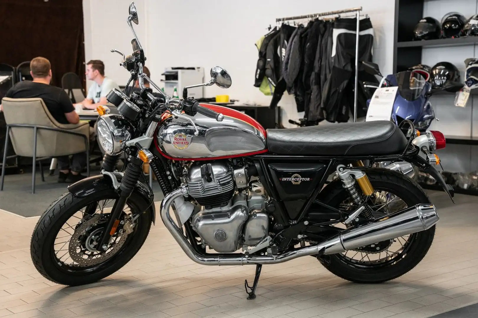Royal Enfield Interceptor 650, sofort lieferbar, Lieferservice Roşu - 2