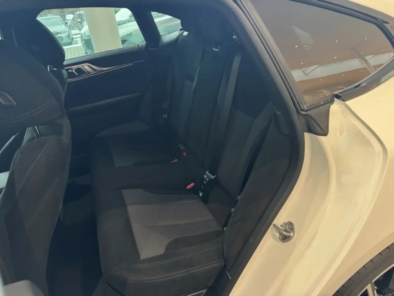 BMW 420 i Sportpaket AHK-klappbar AHK Navi Digitales Cockp 10
