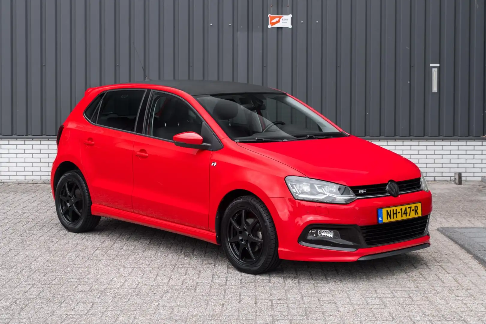 Volkswagen Polo 1.2 TSI R-Line*Navigatie*Stoel verwarming* Red - 2
