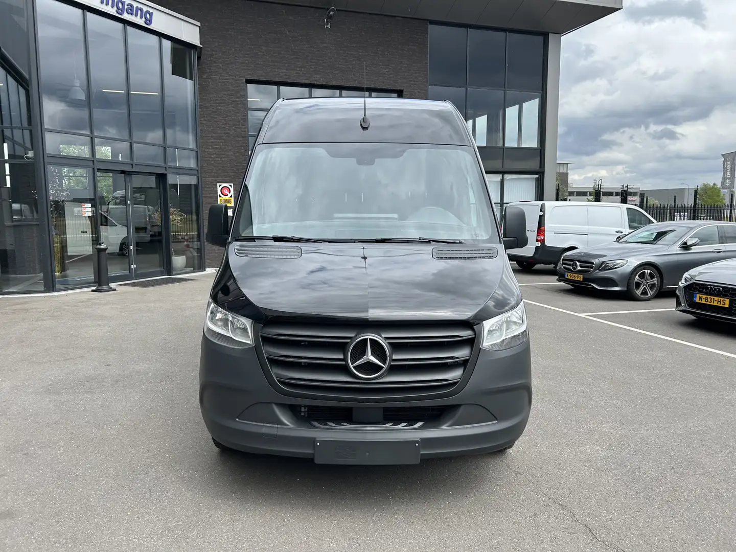 Mercedes-Benz Sprinter 317 CDI L2 H2 MBUX / Camera / Navigatie / Cruise c Zwart - 2