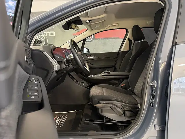 BMW 2 Series view 11