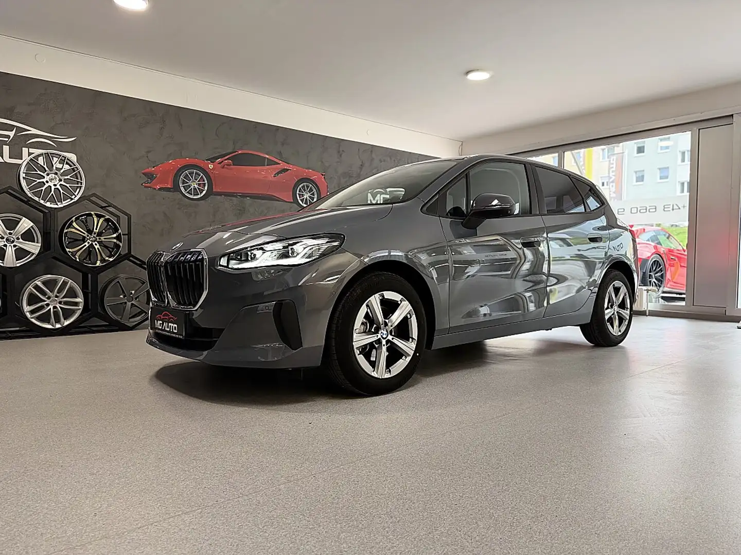 BMW 218 i Active Tourer Aut. *HEAD-UP*RFK*360 KAMERA*TO... Grau - 1
