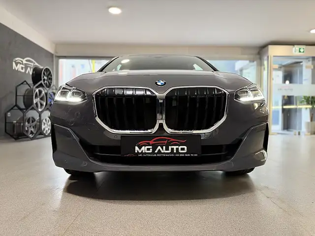 BMW 2 Series view 10
