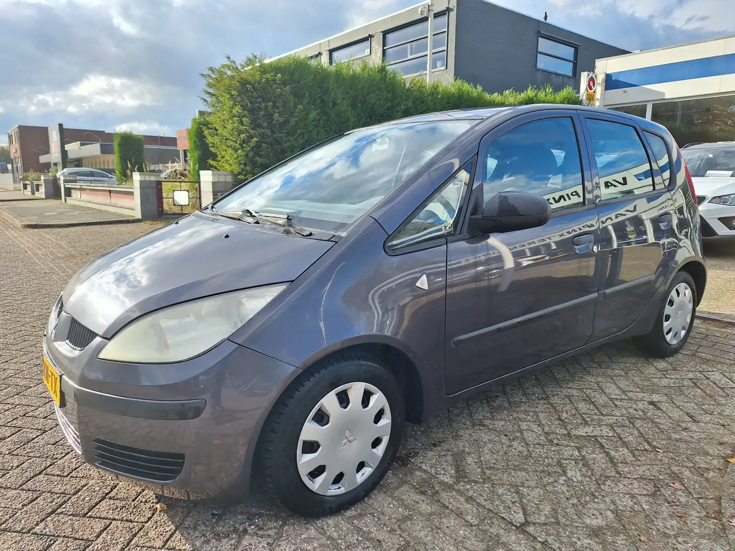 Mitsubishi Colt 1.3 Inform airco Grijs - 2