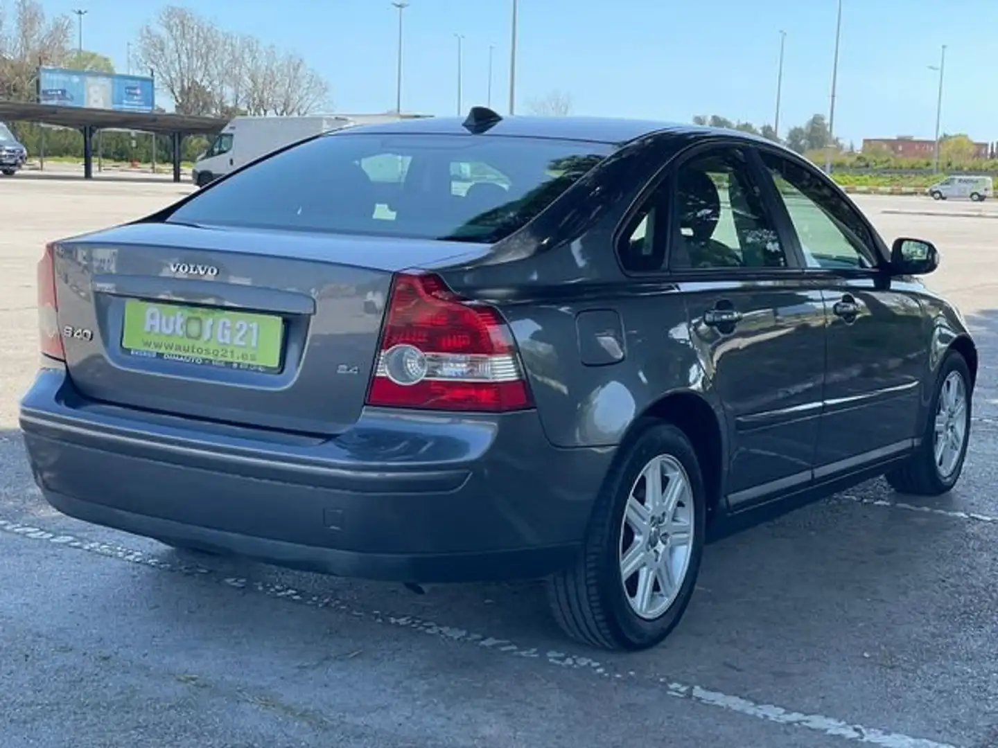 Volvo S40 2.4 Momentum Aut. Gris - 2