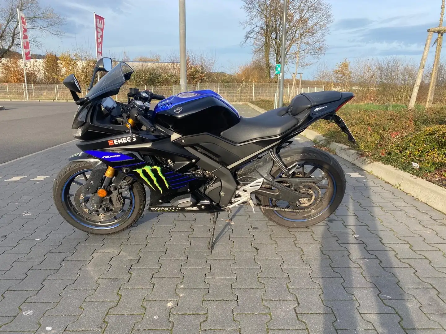 Yamaha YZF-R125 Schwarz - 2