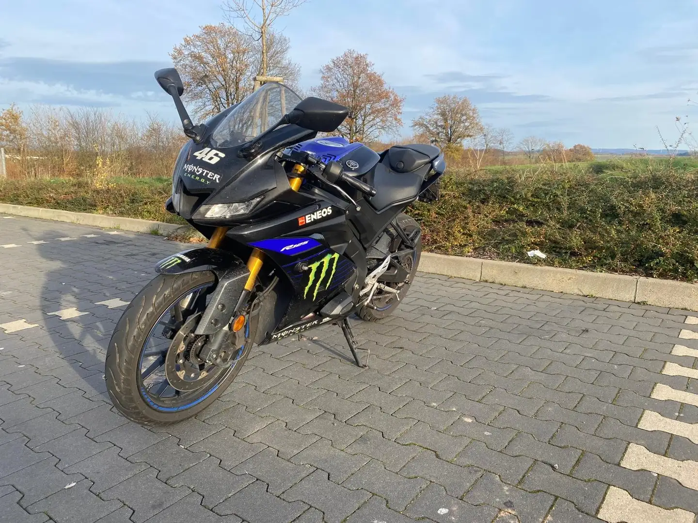 Yamaha YZF-R125 Schwarz - 1