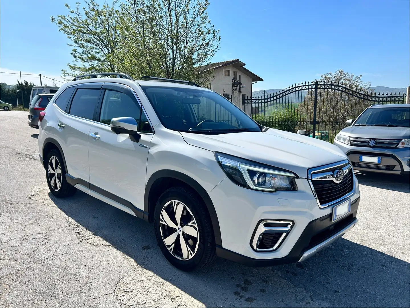 Subaru Forester 2.0i e-Boxer Premium 4WD Bianco - 1