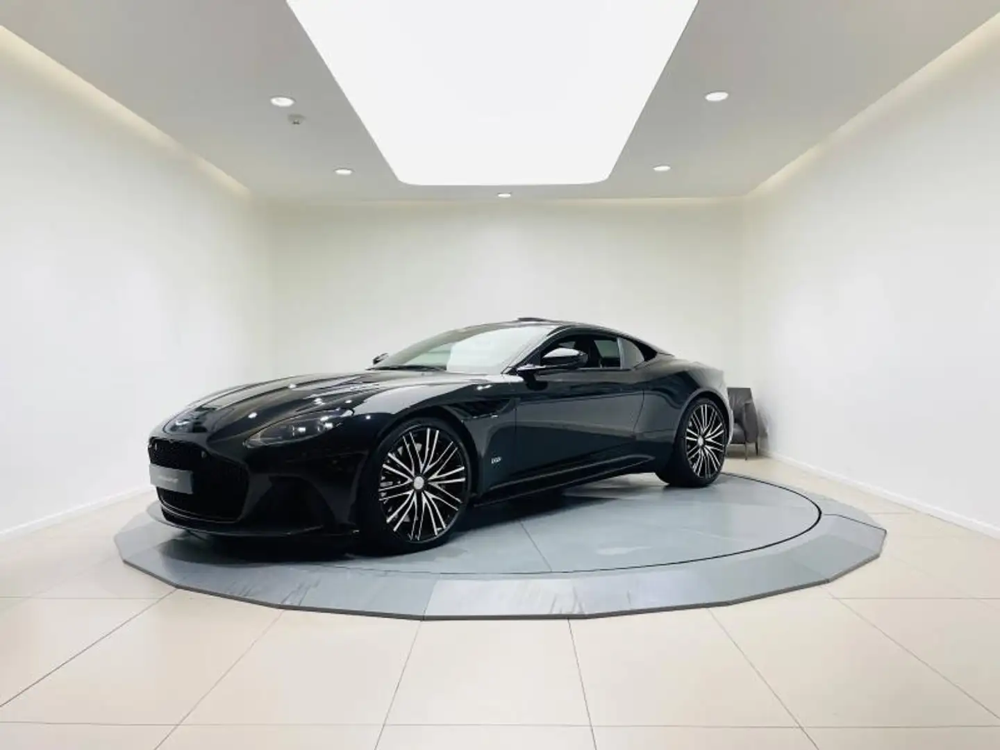 Aston Martin DBS V12 5.2 725ch Superleggera BVA8 Schwarz - 1