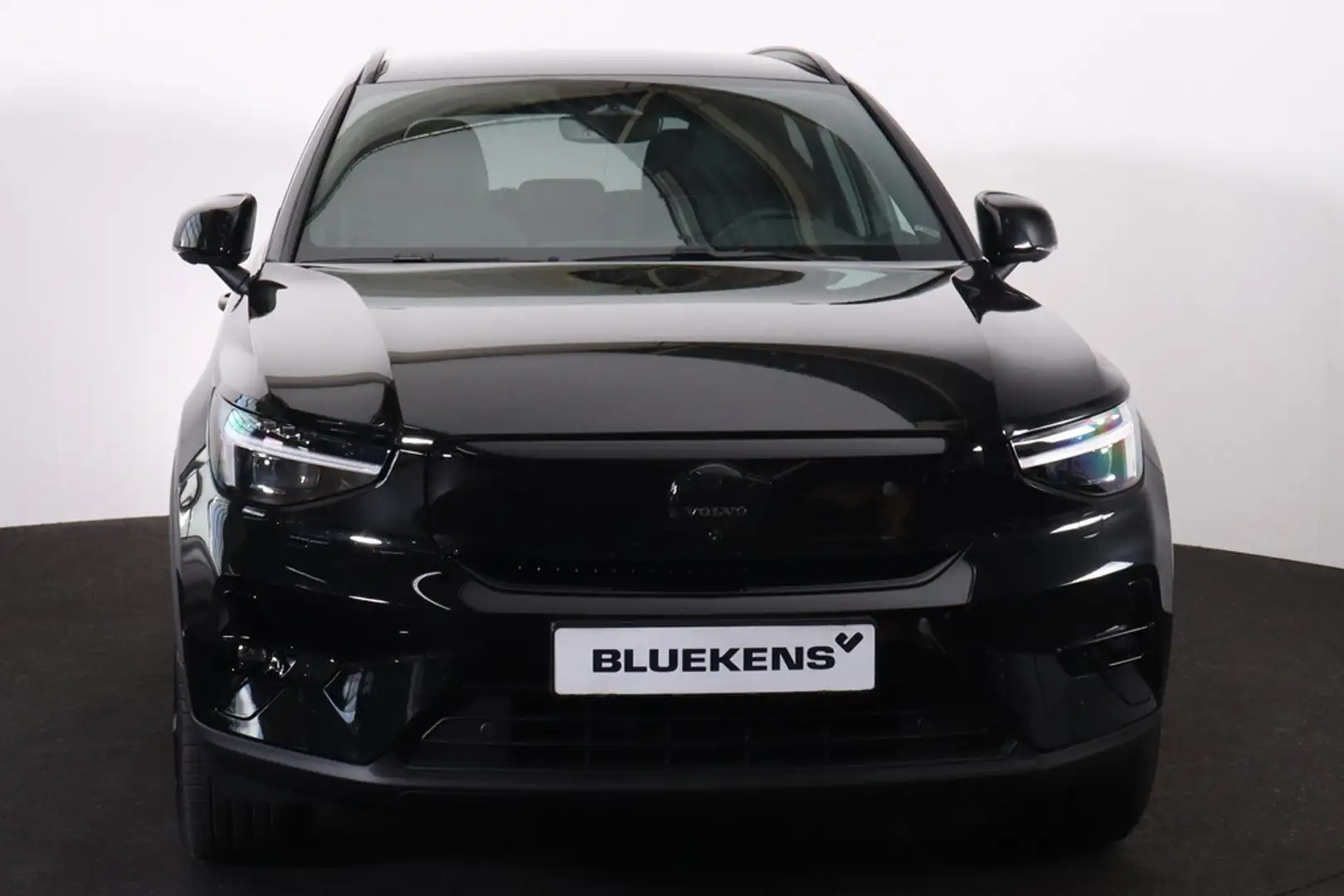 Volvo EX40 Plus Black Edition 70 kWh - IntelliSafe Assist & S Zwart - 2