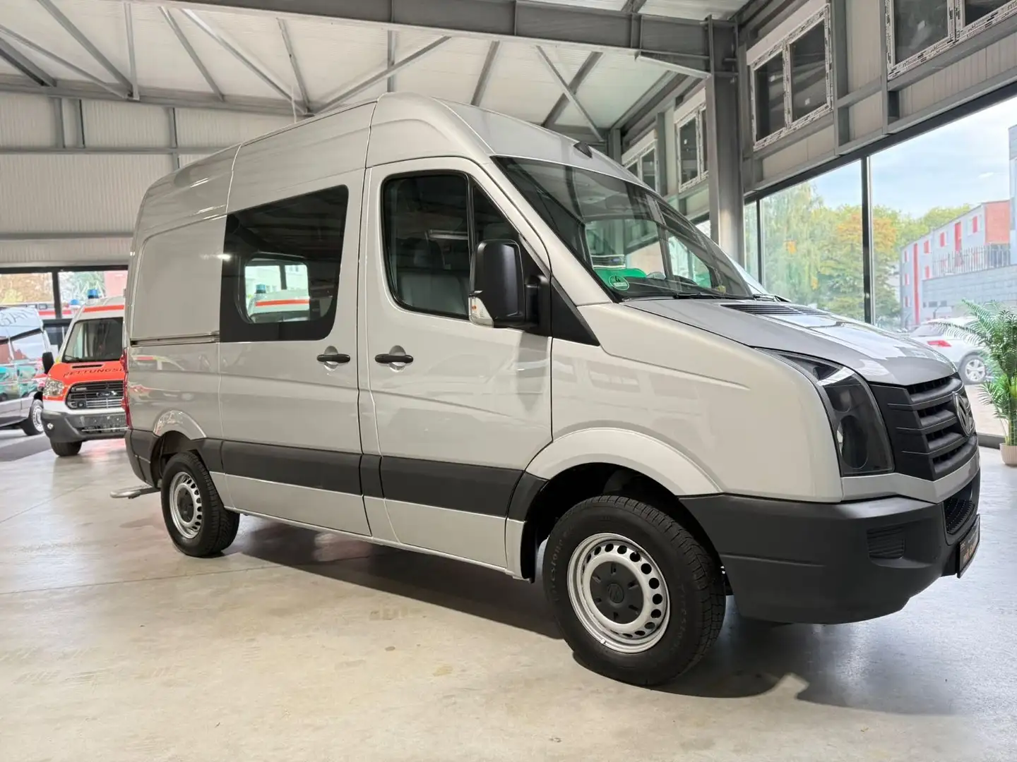 Volkswagen Crafter 35 L1H2*KLIMA*ST.HEIZ*REGAL*AHK*TEMPOMA Argento - 2