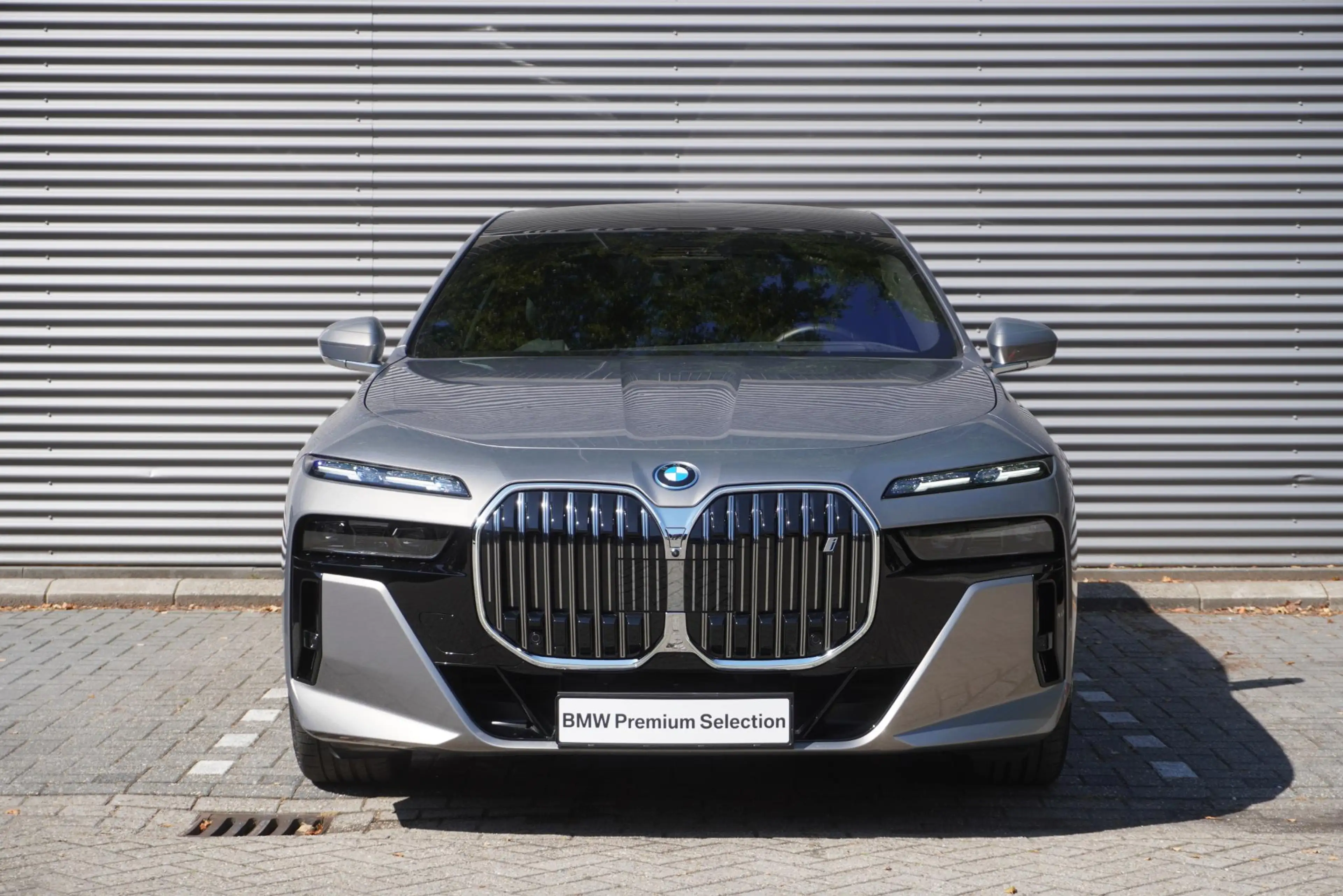BMW i7 eDrive50 M Sportpakket | 21 inch Individual V-spaa — photo 3