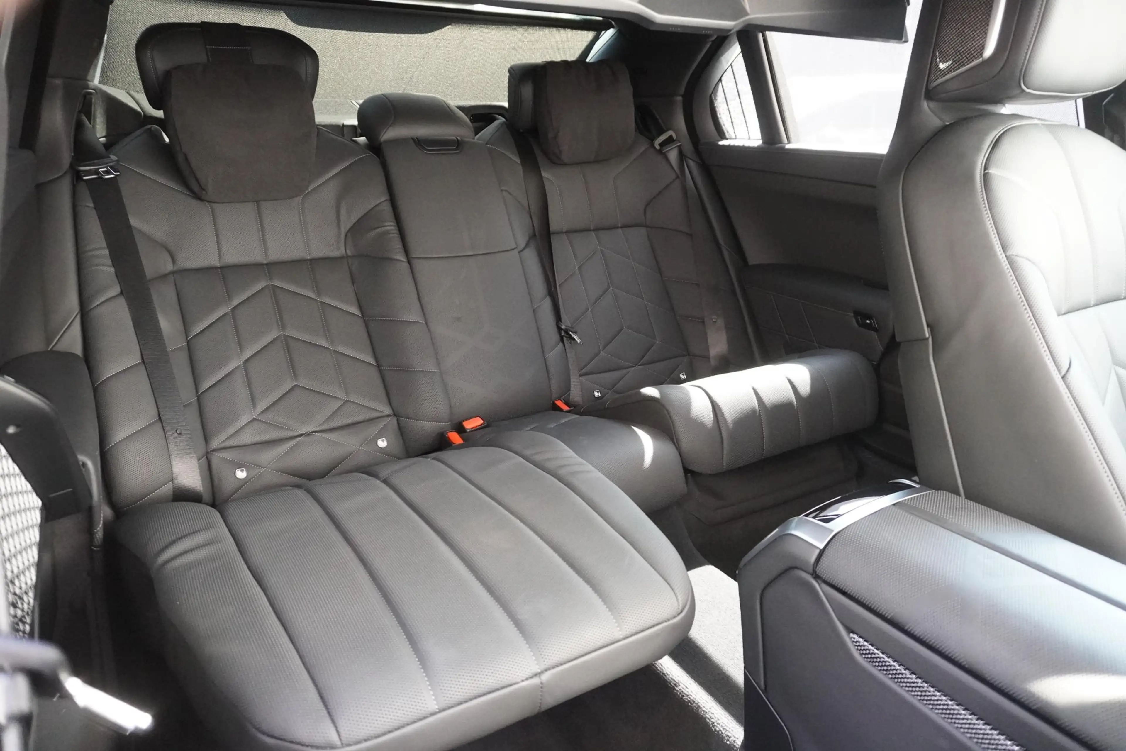 BMW i7 eDrive50 M Sportpakket | 21 inch Individual V-spaa — photo 8