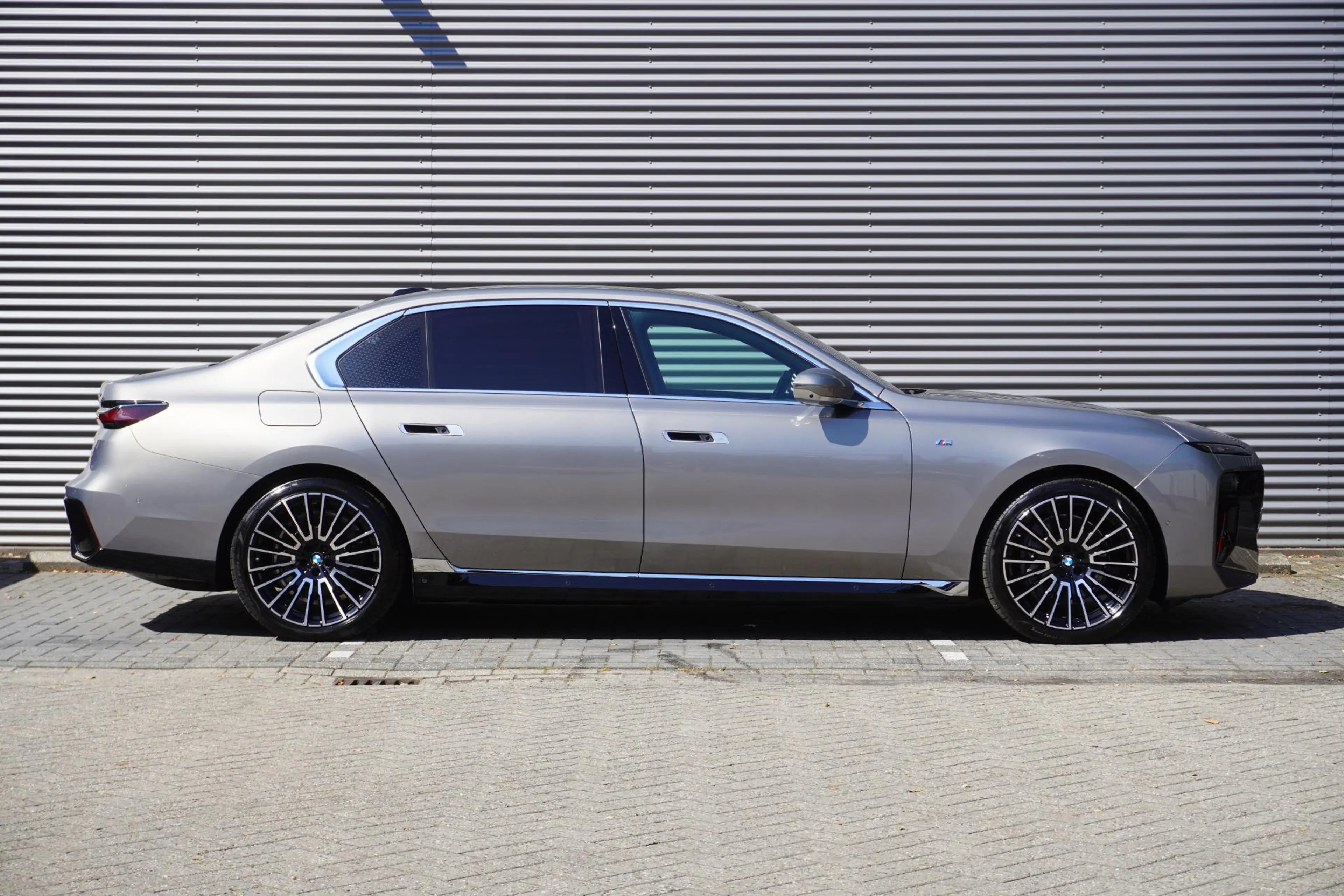 BMW i7 eDrive50 M Sportpakket | 21 inch Individual V-spaa — photo 4