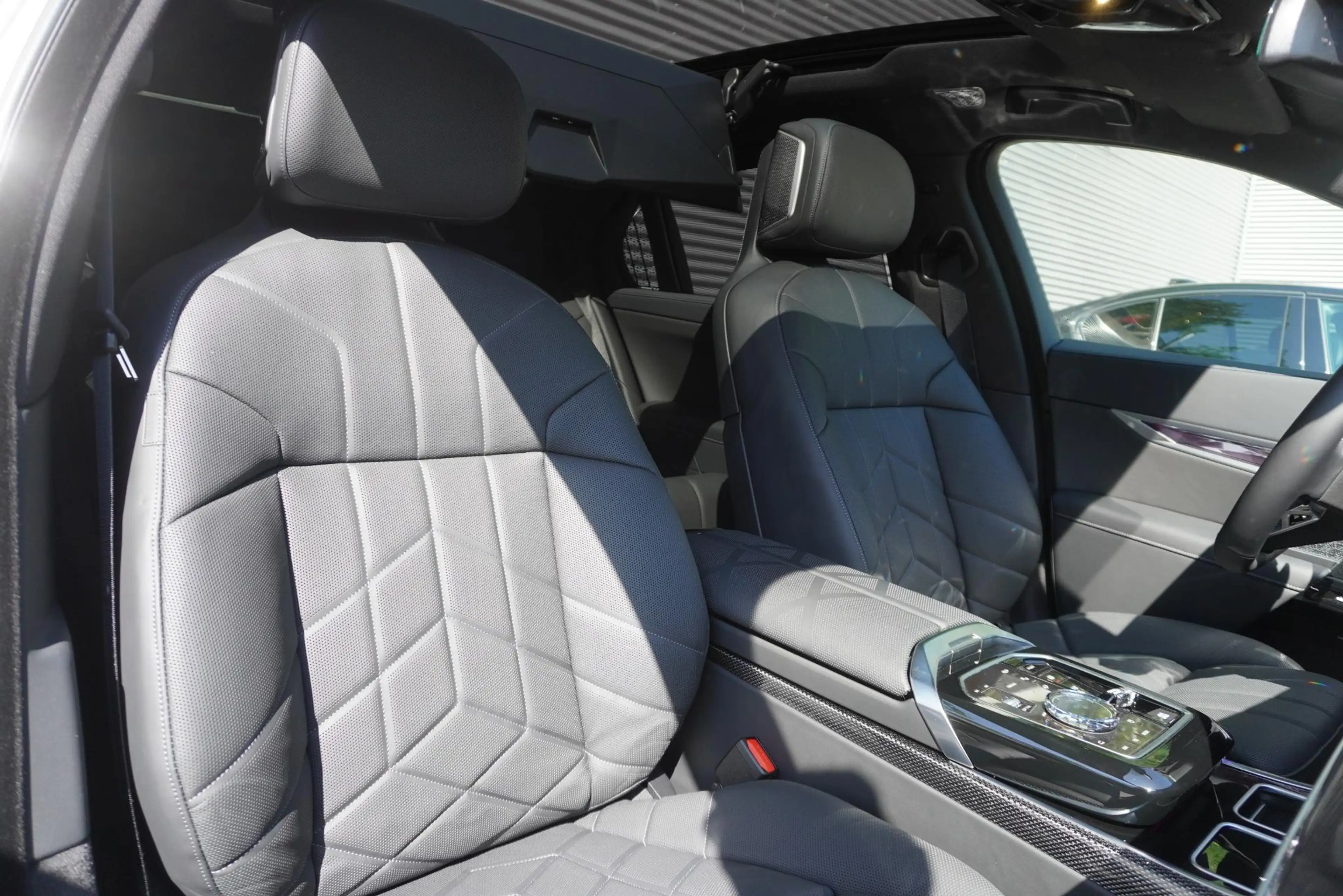 BMW i7 eDrive50 M Sportpakket | 21 inch Individual V-spaa — photo 7