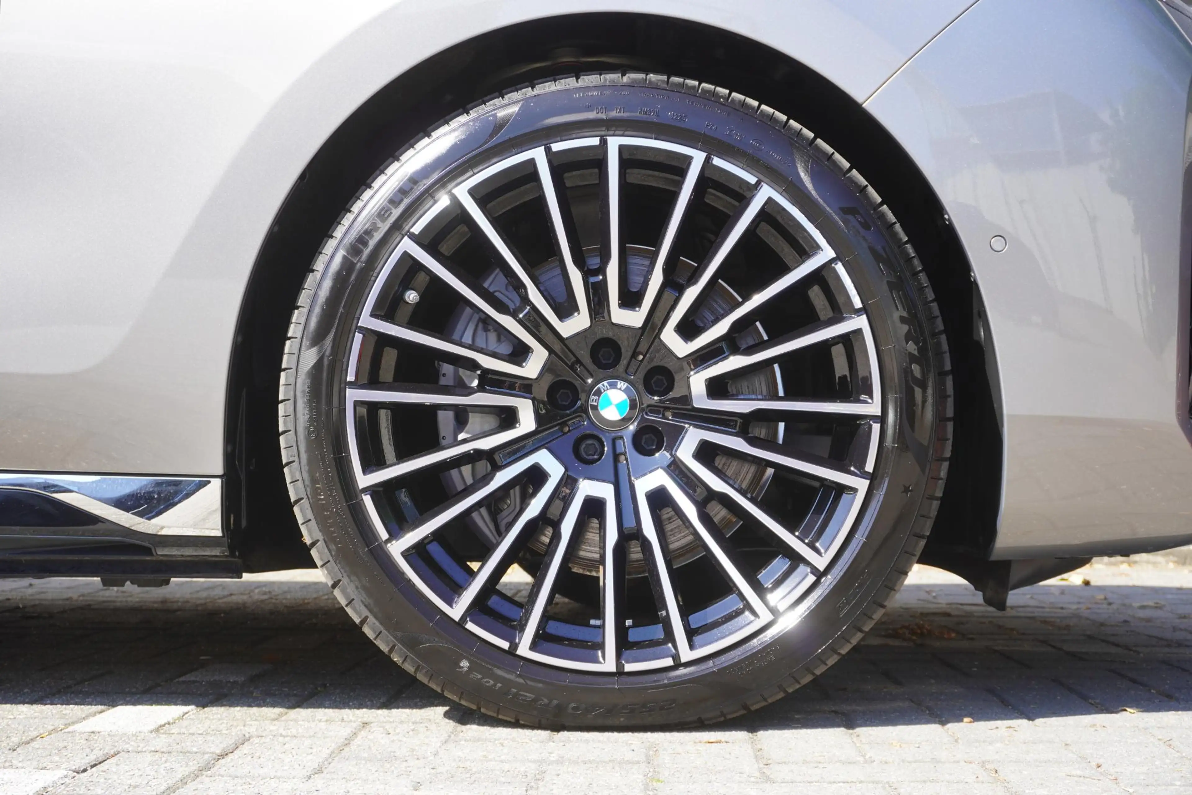 BMW i7 eDrive50 M Sportpakket | 21 inch Individual V-spaa — photo 6