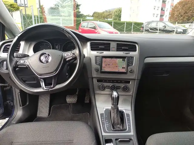 Volkswagen Golf view 12