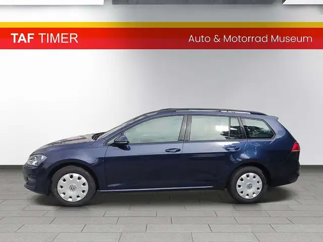 Volkswagen Golf view 4