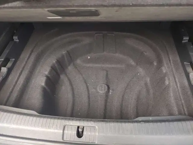 Volkswagen Golf view 9