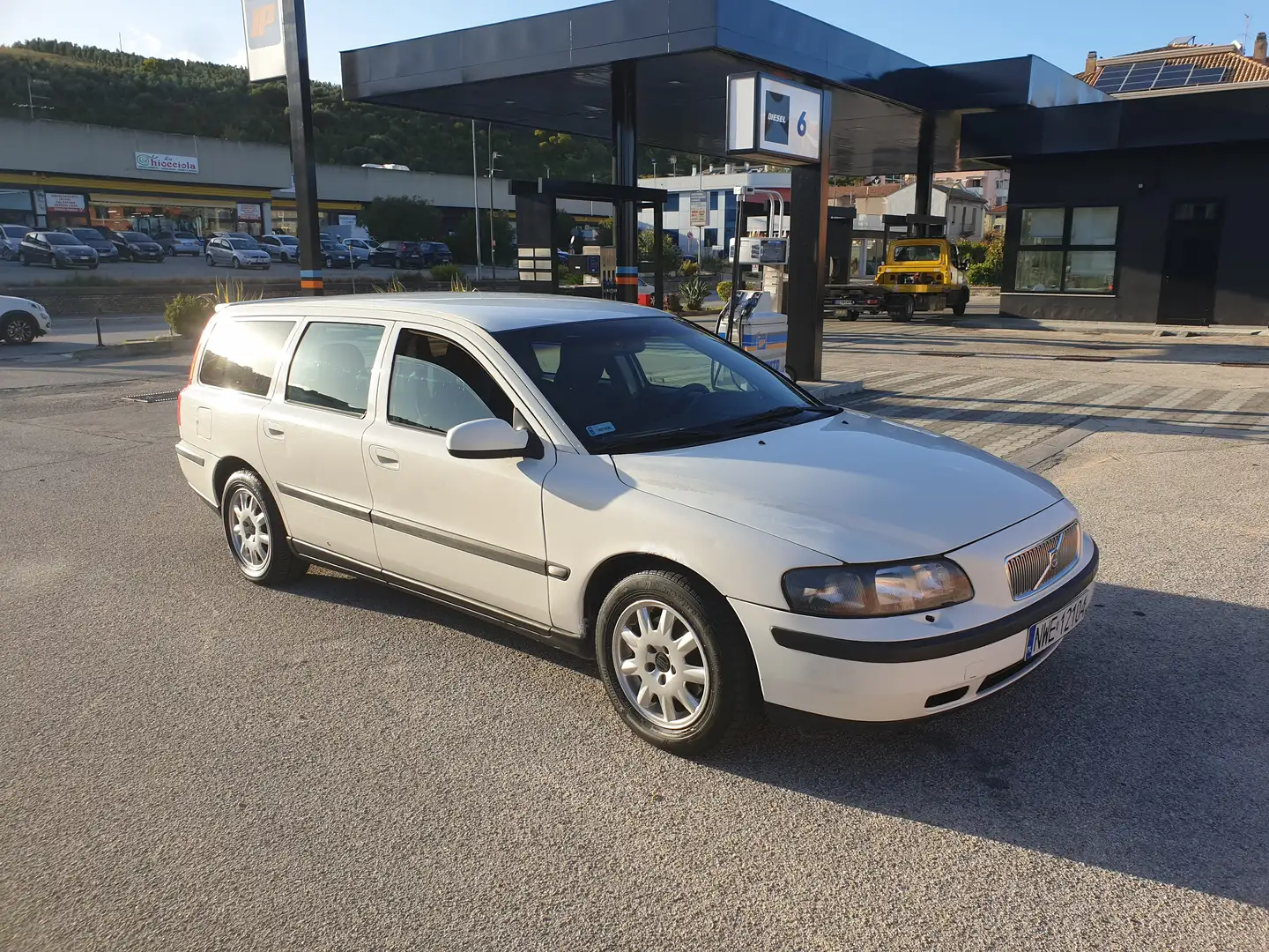 Volvo V70 2.4 Benzina Automatico Bianco - 1