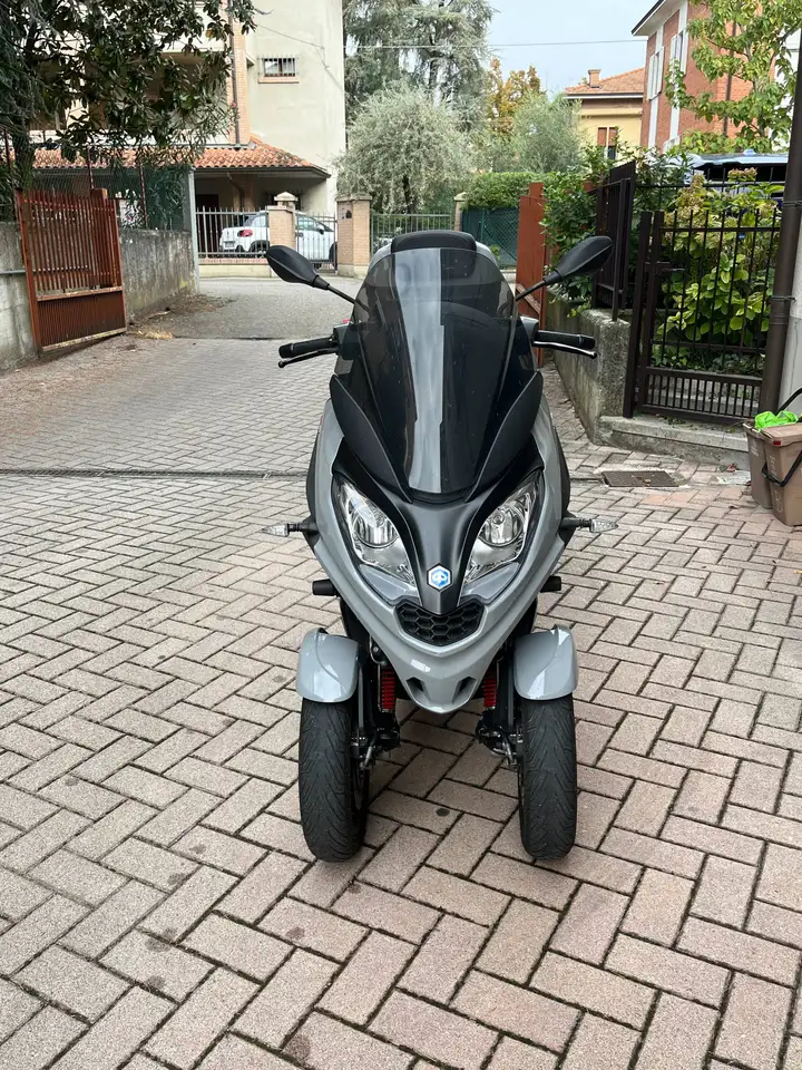 Piaggio MP3 300
