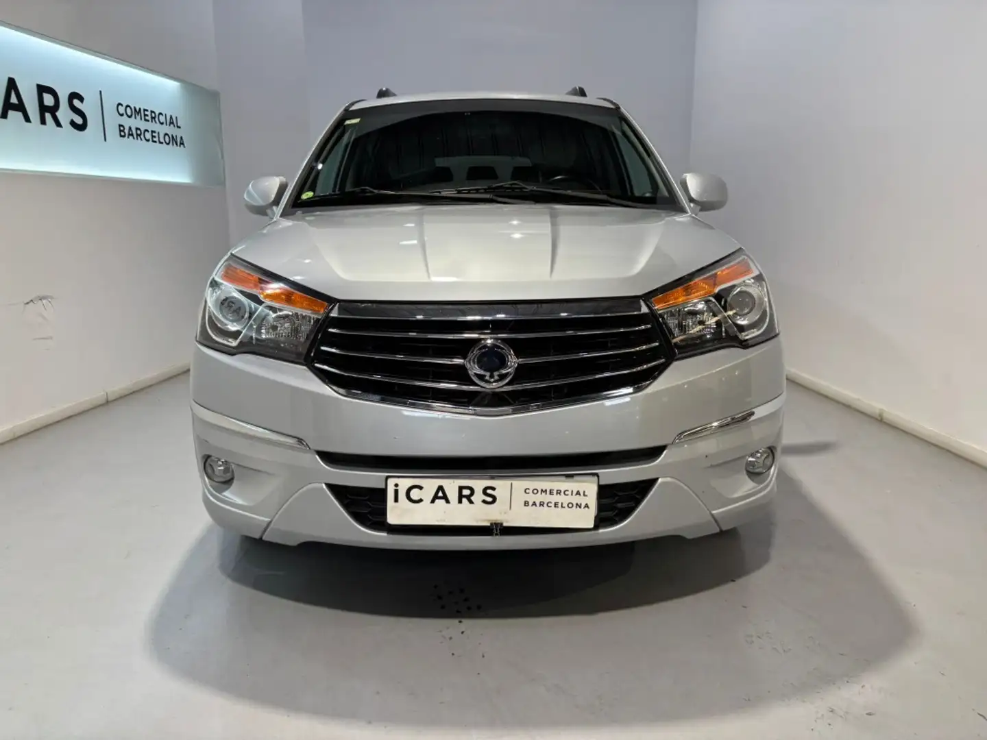 SsangYong Rodius D22T Limted Gris - 2