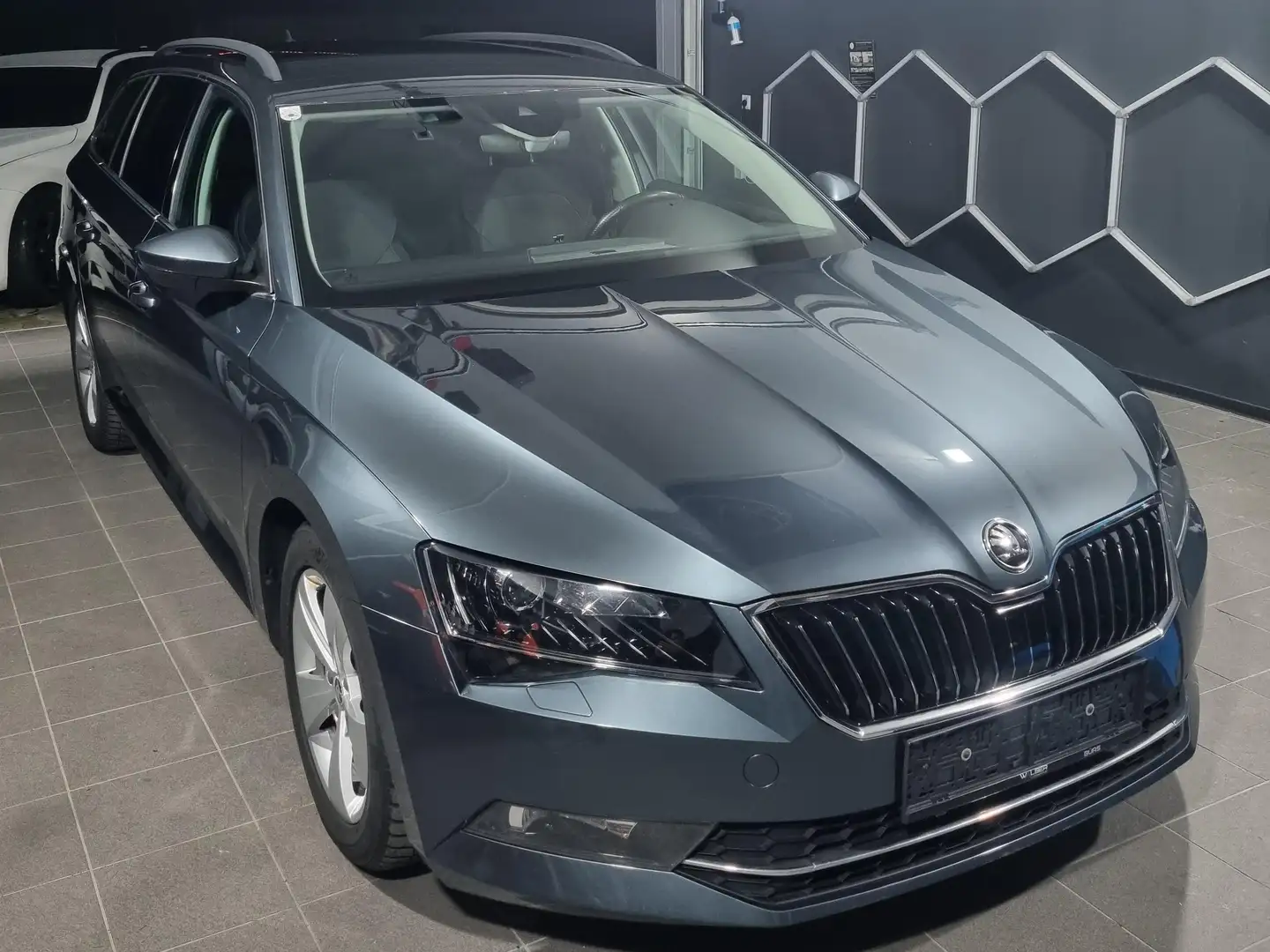 Skoda Superb Superb Kombi 2,0 TDI Ambition DSG Ambition Grau - 1