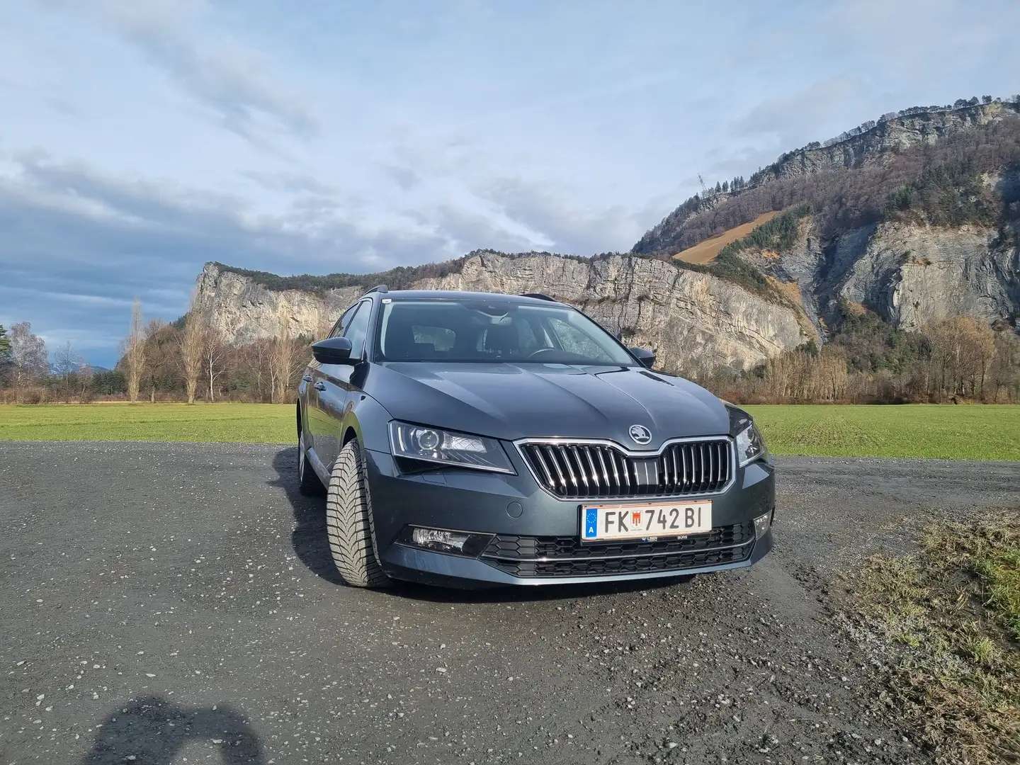 Skoda Superb Superb Kombi 2,0 TDI Ambition DSG Ambition Grau - 2